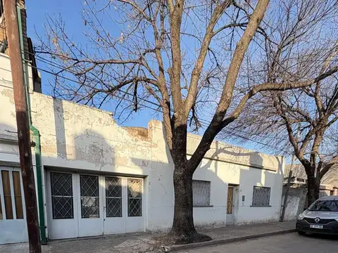 VENTA DE CASA EN BARRIO TABLADA CON COCHERA