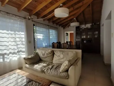 Casa 6 ambientes con 3 baños