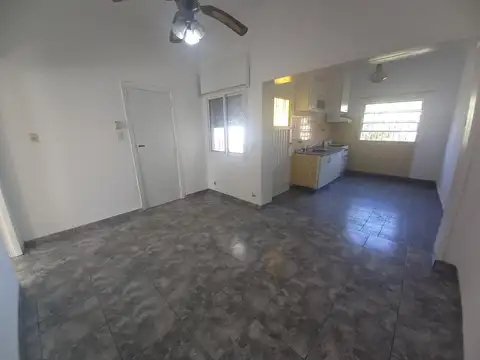 Depto Tipo Casa en Alquiler en Villa Ballester, $ 670.000