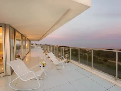Venta de Penthouse de 4 dormitorios frente al mar- Brava