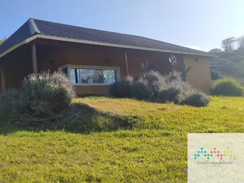 Chalet en venta de 4 dormitorios en La Peregrina