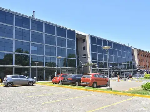 Oficina 3 ambientes con 5 baños