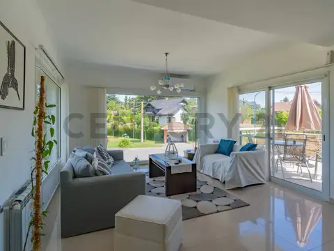 Casa en Venta en Sierra De Los Padres, USD 230.000