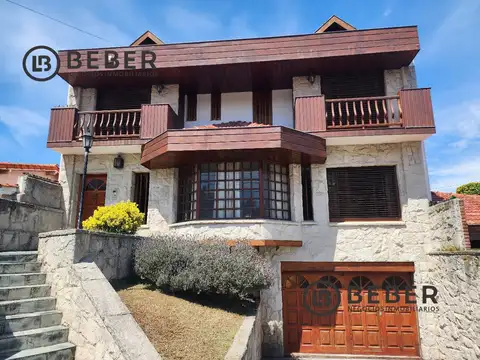 Venta chalet 8 ambientes, Los Troncos, Mar del Plata