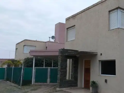 VENTA DUPLEX 3 DORMI CON COCHERA POETA LUGONES CBA