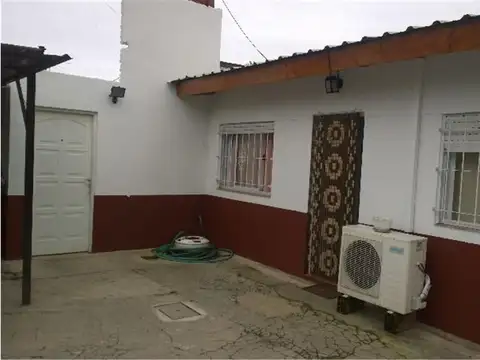 Casa 4 ambientes con 1 baño