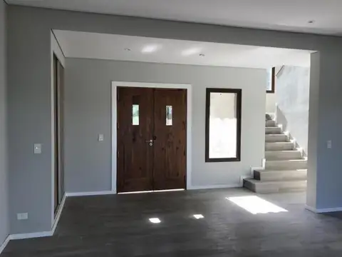 Casa 5 ambientes con 3 baños