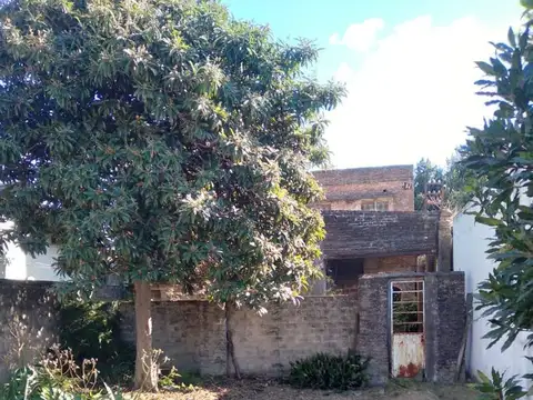 Lote en excelente zona de Villa Luzuriaga