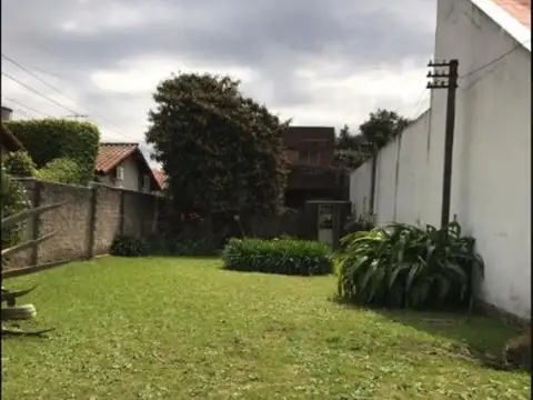 Lote en excelente zona de Villa Luzuriaga