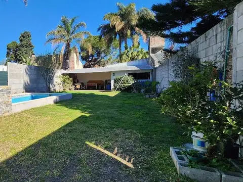 VENTA CASA 5 AMB PILETA A  RECICLAR ITUZAINGO