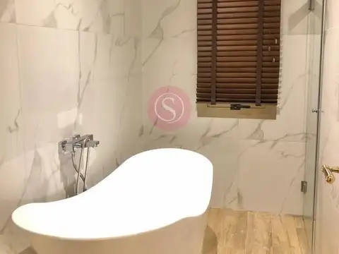 Casa 6 ambientes con 4 baños