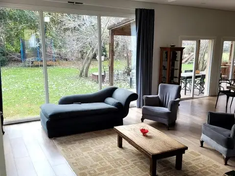 Casa 5 ambientes con 2 baños