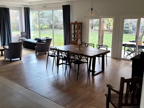 MODERNA CASA EN VENTA A METROS DE ACCESO CLUB DE CAMPO EL MORO