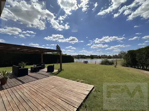 Casa 4 ambientes con 4 baños