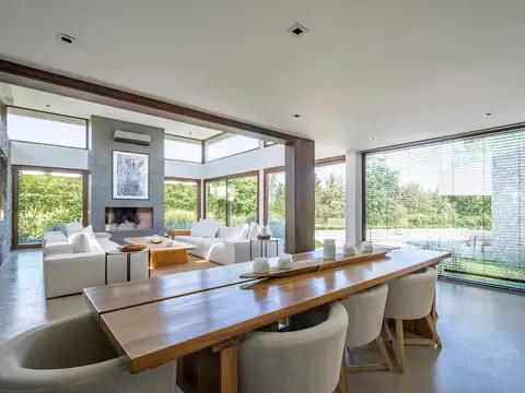 Casa en Venta con 2 cocheras