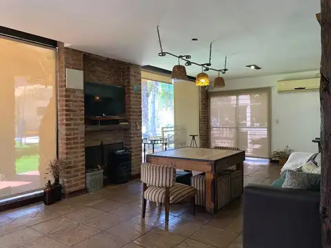 Casa en Venta con 2 cocheras