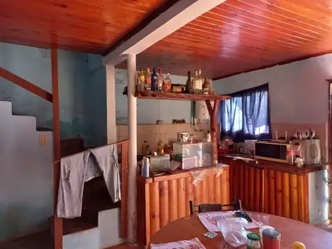 A refaccionar 2 casas de 2 dormitorios c/u