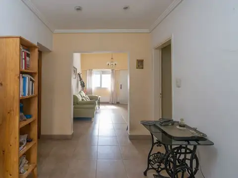 Casa 5 ambientes con 2 baños