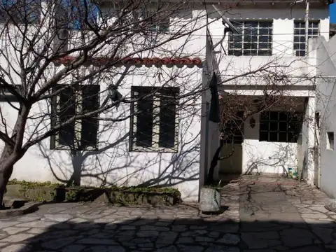 Casa 5 ambientes con 1 baño