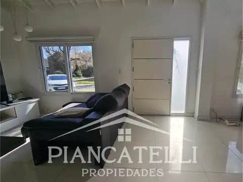 Venta y Alquiler de Casa en Banco Provincia con dos habitaciones