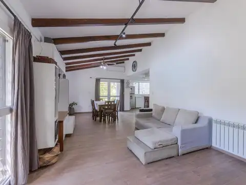 Casa en Venta con 2 cocheras