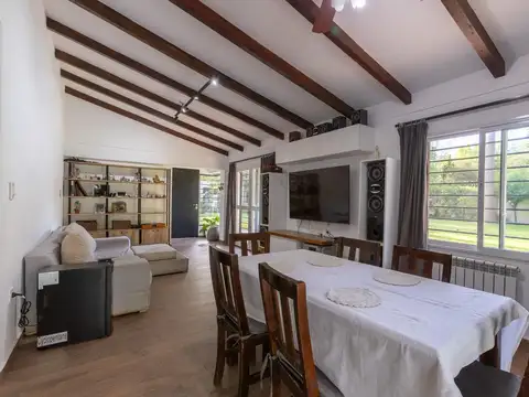 Casa 4 ambientes con 2 baños