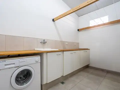 Casa en Venta con 4 cocheras