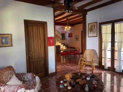 Casa 7 ambientes con 4 baños