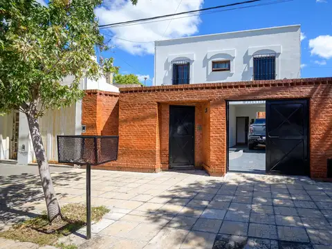 Casa en venta tres dormitorios en Junin centrica