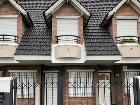 Dúplex 4 Ambientes en venta - Haedo, Barrio Güemes