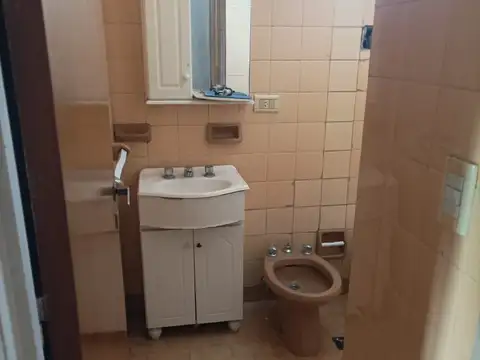 ALQ monoamb lateral, amplio, luminoso, cocina y baño comp, exc ubicación