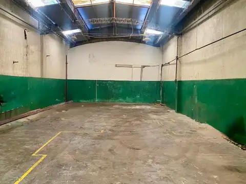 Galpón  en Venta  -  295 m2  en  Villa Lynch,