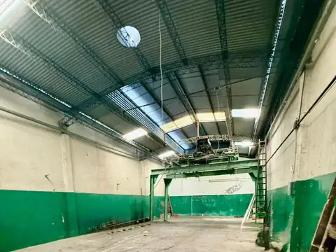 Galpón  en Venta  -  295 m2  en  Villa Lynch,
