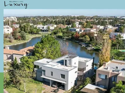 Venta, Casa Barrio La Isla, a la Laguna, Nordelta, Tigre.