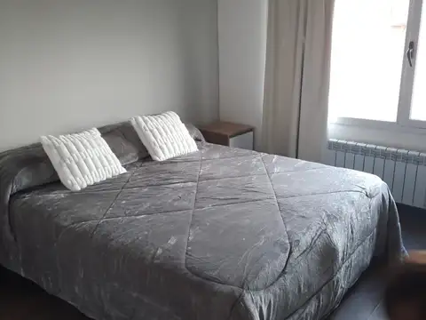 Casa en Alquiler con 1 cochera