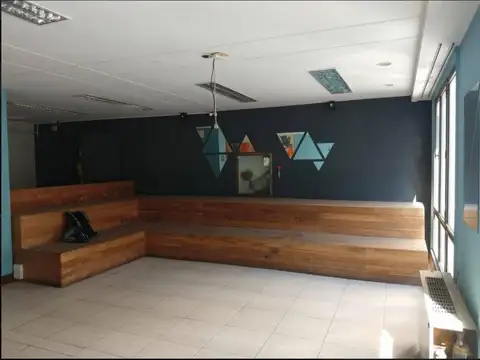 Oficina en Alquiler con 1 cochera