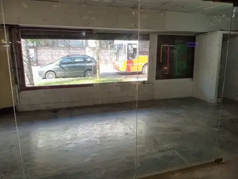 Av Hipólito Yrigoyen 2900