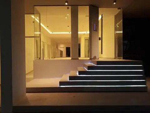 Excelente Cochera Nuñez 100m de Cabildo - Fija - Cubierta y c/Porton Automatico (Expensas Incluidas)