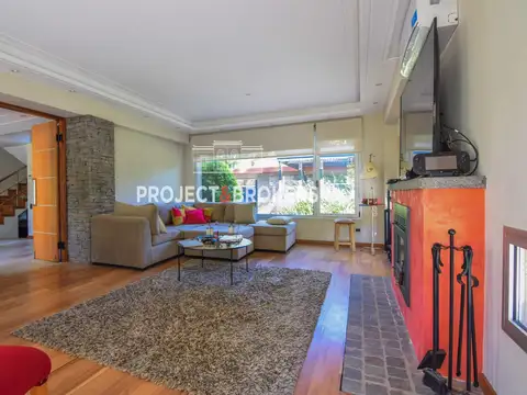 Casa 6 ambientes con 4 baños