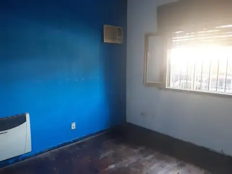 VENTA DE CASA Y DEPTOS. EN UN MISMO LOTE