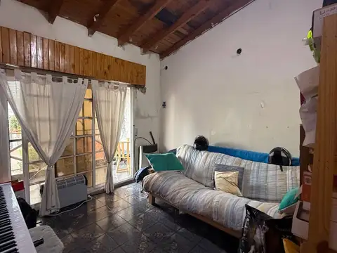 Casa 7 ambientes con 2 baños
