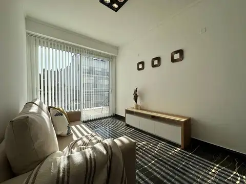 Departamento 3 amb.con balcon corrido a la calle