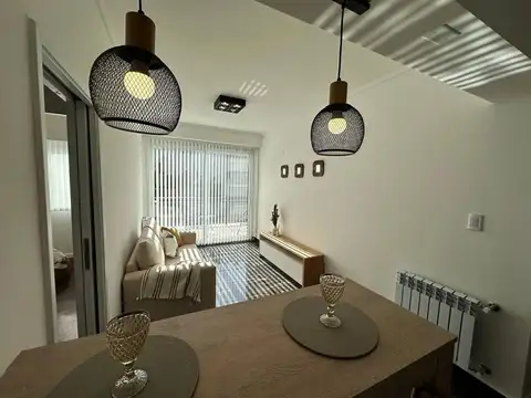 Departamento 3 amb.con balcon corrido a la calle