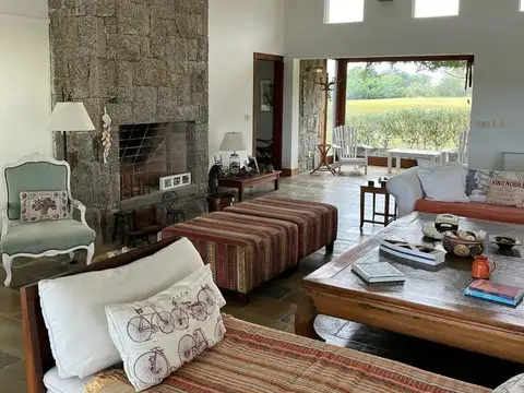 Casa 6 ambientes con 3 baños