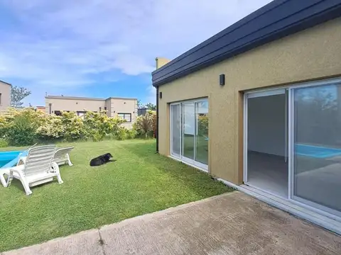 Casa en Venta con 4 cocheras