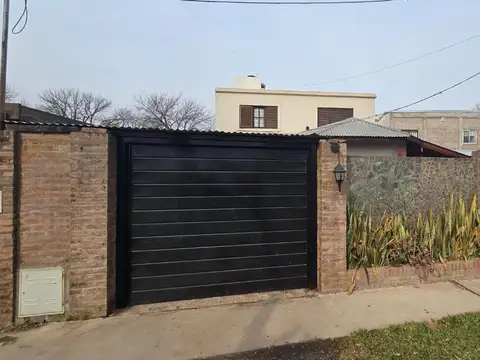 VENTA CASA 4 DORMITORIOS, COCHERA, PILETA FUNES