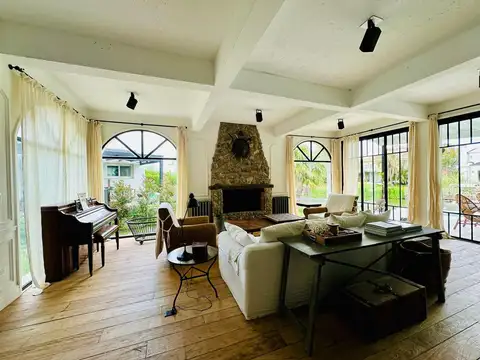 Casa  al lago central en alquiler temporal. Barrio Castores - Nordelta