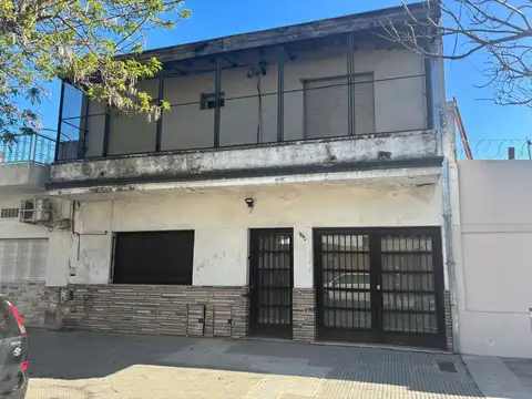 EXCELENTE CASA LOTE PROPIO CON GARAGE, PATIO, QUINCHO Y PARRILLA