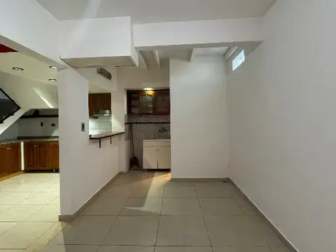 Depto Tipo Casa en Venta en Castelar Sur, USD 78.000