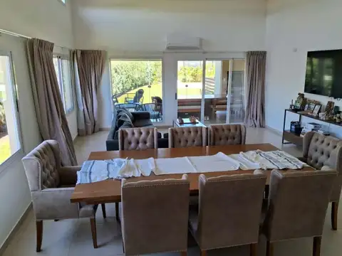 Casa en Venta en Pilar del Este - Santa Elena, USD 199.000